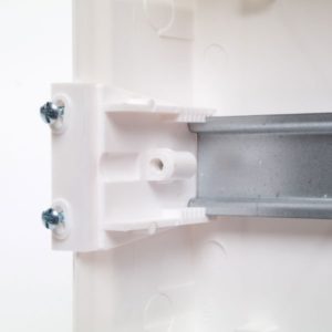 foto detalhe do trilho quadro de distribuição