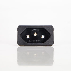 Tomada para aparelhos com terminais de engate.