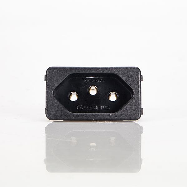 Tomada para aparelhos com terminais de engate.