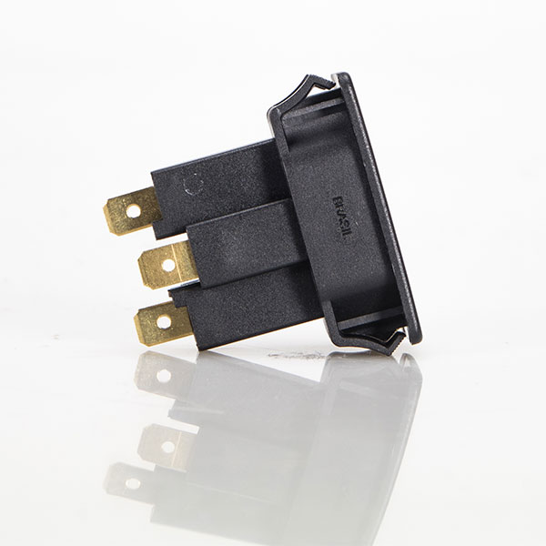 Tomada para aparelhos com terminais de engate.